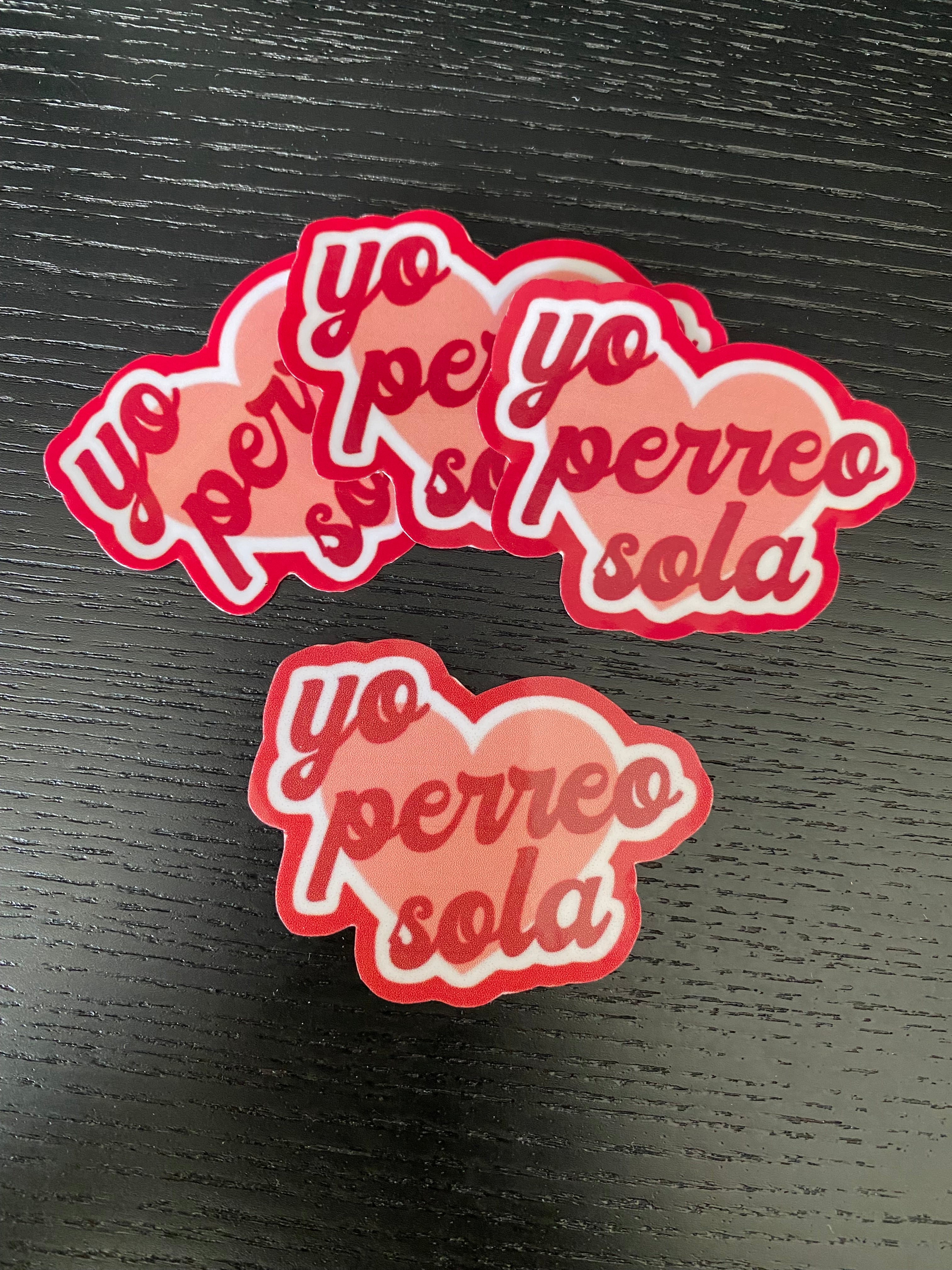 Sticker - Yo perreo sola. ❤️